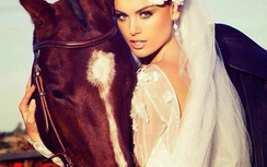 Cận cảnh nhan sắc vạn người mê của hoa hậu đẹp nhất năm 2015