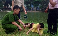 Nam thanh niên nhảy xuống hồ Gươm vì tưởng là... tiên cá