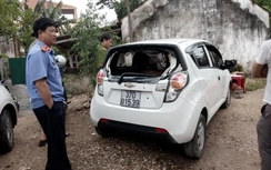 Đốt xe hàng xóm rồi thản nhiên đứng xem cho đỡ "ngứa mắt"