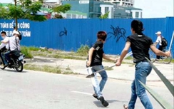 Một công an bị 6 người chém gục giữa đường