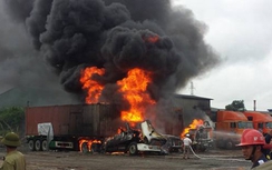 3 xe container cháy rụi, 4 tài xế ứng cứu trong biển lửa