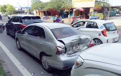 Tin TNGT ngày 31/7: Xe bồn đâm "gãy sườn" xe buýt