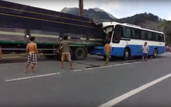 Video xe tải cứu xe khách dưới chân đèo Bảo Lộc