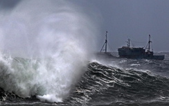 Bão số 6 Aere đổi hướng, gió giật cấp 12