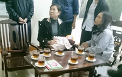 Bé sơ sinh tím tái vì bị bỏ rơi trong mưa lạnh