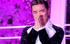 Đàm Vĩnh Hưng vạch áo cho người xem lưng, tố cáo mẹ ruột