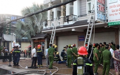 Đại lý vé số giữa trung tâm Cần Thơ bốc cháy dữ dội