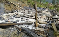 Châm lửa đốt nhà vì bố mẹ không cho mượn xe máy