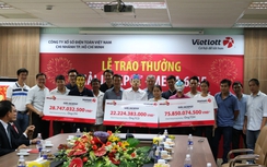 Đợi ngày Thần tài, 3 người trúng Vietlott đến nhận thưởng