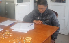 Chở khách đi khỏi nhà, tài xế taxi cạy cửa trộm đồ