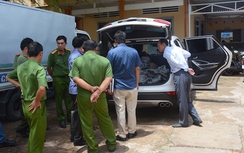 Ôtô gây tai nạn rồi bỏ chạy, không biết thi thể treo dưới gầm