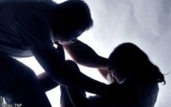 Cho cô gái bị tâm thần đi nhờ xe rồi giở trò đồi bại