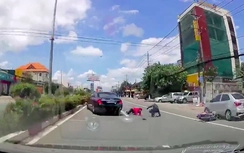 Video tài xế xe S400 bẻ lái ngoạn mục, cứu sống 2 người dân