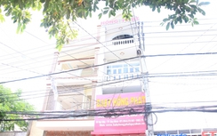 Gắn biển quảng cáo, 3 công nhân bị điện giật bỏng nặng