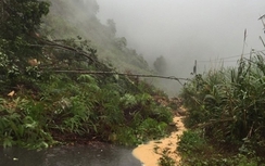 Đèo Khánh Lê sạt lở nặng, giao thông tê liệt