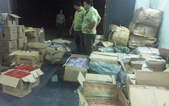 Kiểm tra xe tải đỗ bên đường, phát hiện lô hàng lậu "khủng"