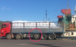 Tận thấy xe quá tải "trá hình" nhan nhản ở cảng Quy Nhơn