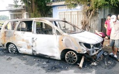 Hàng chục thanh niên hỗn chiến trong đêm, đốt cháy ô tô 7 chỗ