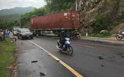 Tài xế ôtô chết kẹt trong cabin sau va chạm với xe đầu kéo