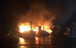 Ba tàu cá bỗng dưng bốc cháy ngùn ngụt giữa đêm