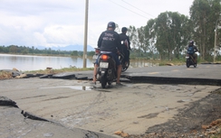 Miền Trung: Liên tiếp sạt lở, di dời khẩn cấp hàng chục hộ dân