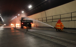 Xử lý "nhanh gọn" tình huống giả định cháy xe trong hầm Hải Vân