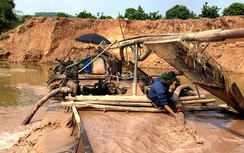 Cách chức Bí thư, Chủ tịch xã yêu cầu cát tặc "bôi trơn"