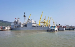 Cận cảnh tàu hộ tống tàu sân bay Mỹ cập cảng Tiên Sa