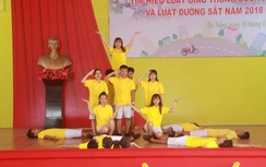 Sinh viên hào hứng với Hội thi tìm hiểu luật giao thông