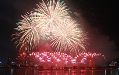 Đội Mỹ mang "đại tiệc pháo hoa" thắp sáng sông Hàn