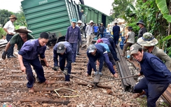 24 giờ căng sức thông tuyến đường sắt do hai tàu hàng tông nhau