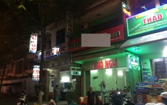 Người đàn ông đi ô tô biển số Sài Gòn chết trong nhà nghỉ