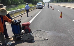 Khẩn trương khắc phục "ổ gà" trên cao tốc Đà Nẵng-Quảng Ngãi