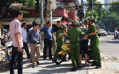 Nam thanh niên vượt đèn đỏ, đạp ngã xe cảnh sát