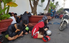 Gần trăm thanh niên mở đường đua "xế độ" quanh trạm thu phí