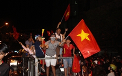 Dù hoà, người hâm mộ bóng đá ở ĐBSCL vẫn "bão" lớn