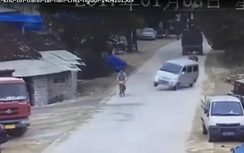 Video: Tài xế drift xuất thần tránh tai nạn chết người