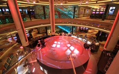 Khám phá siêu du thuyền "khủng" của Châu Á vừa đến Đà Nẵng