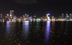 Đà Nẵng: Thả hoa đăng tưởng niệm nạn nhân TNGT