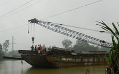 Quảng Nam: Sà lan trôi tự do, va chạm đường dây tải điện