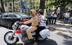 Một mình dự thi THPT, nữ sinh Đà Nẵng được CSGT chở về nhà