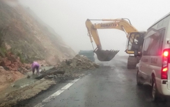 Khắc phục sạt lở, đảm bảo thông suốt QL27C dịp Tết Dương lịch