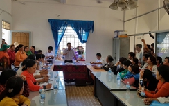 Khánh Hòa tạm dừng hỗ trợ bão lụt vì "tiền vào nhà cán bộ"