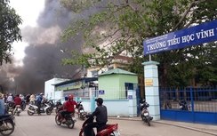 Hơn 500 học sinh phải nghỉ học vì cháy bãi phế liệu sát trường