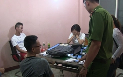 Bắt quả tang 11 người nước ngoài đánh bạc tại Nha Trang