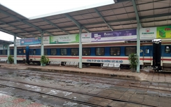 Thông tuyến đường sắt Bắc - Nam bị sạt lở do bão số 9