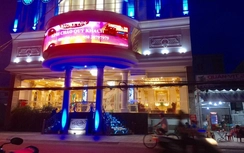 Bắt quả tang quán karaoke có 22 phòng hát đang dùng ma túy