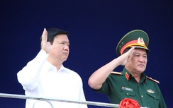 Bí thư Đinh La Thăng duyệt đội ngũ lực lượng vũ trang