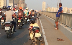 Tìm kiếm nam thanh niên nhảy cầu Sài Gòn trong đêm