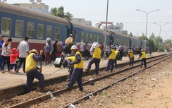 Gấp rút sửa đường vào ga Biên Hòa sau vụ sập cầu Ghềnh